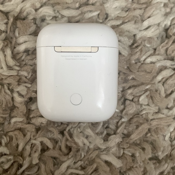 Apple AirPods Charging Case for AirPods 1/2/Pro - Good Condition - Picture 2 of 2